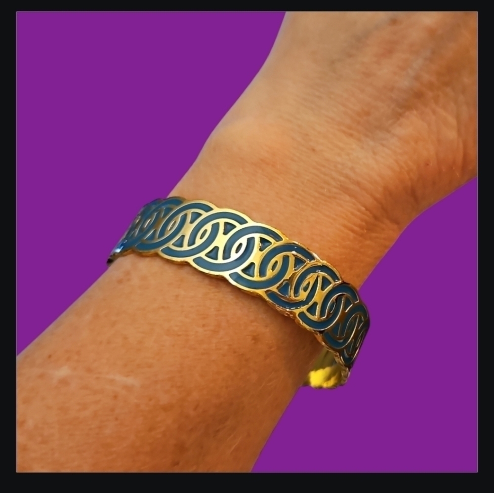 VTG LIZ CLAIBORNE 1990s Cloisonne"Find Your Style" Celtic Knot Bangle Bracelet